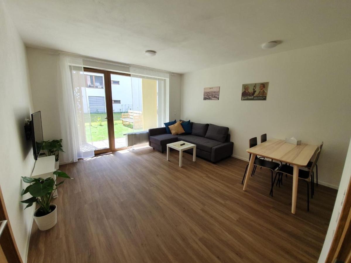 Stylish Apartment With Terrace And Garage In The City Center Plzeň Kültér fotó